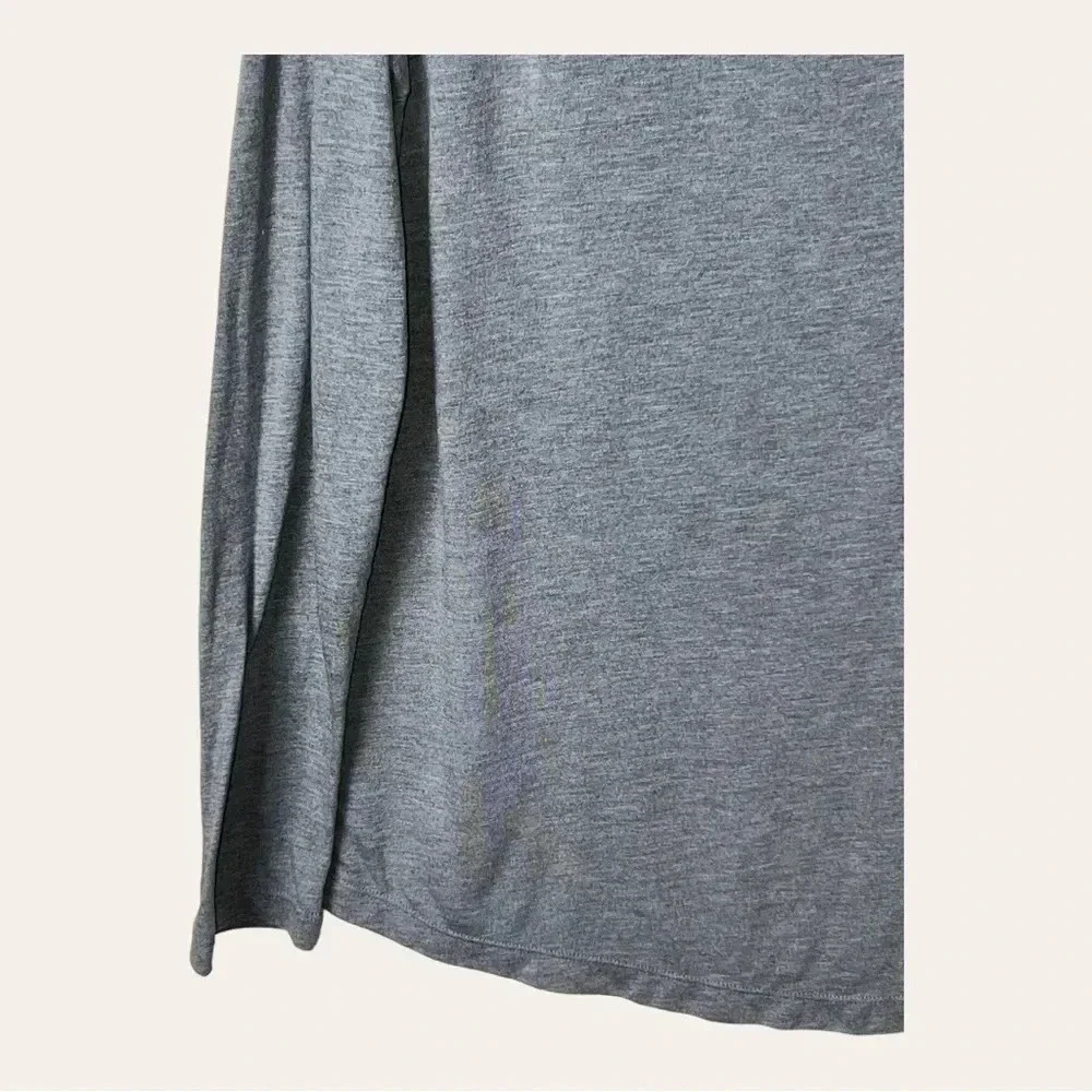 0740. NIKE LONG SLEEVE JERSEY MATERIAL TOP GRAY IN COLOR‎ SIZE MEDIUM